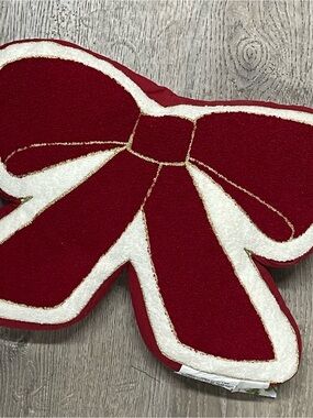 Red and White Bow Holiday Accent Pillow - Home Holiday